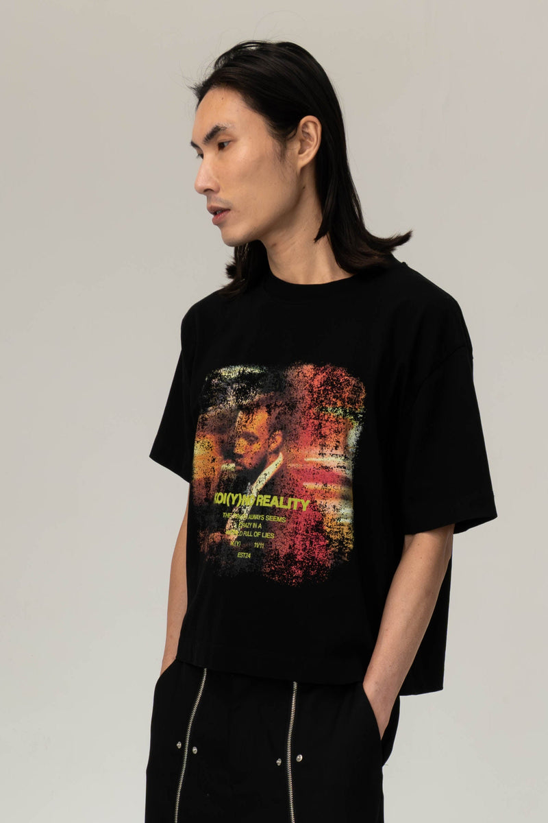 “KOI(Y)NO REALITY” GRAPHIC TEE