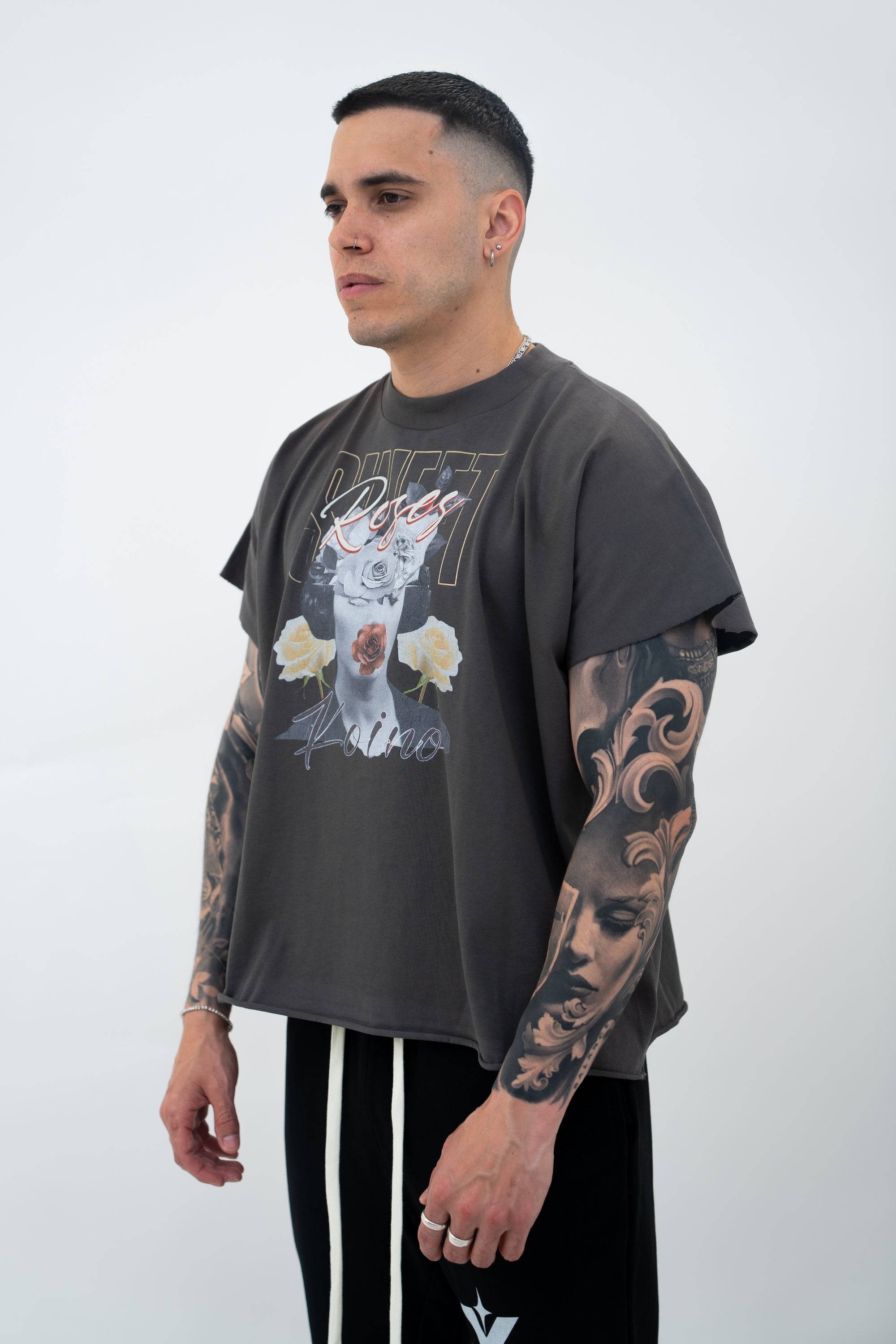 “SWEET ROSES” GRAPHIC TEE