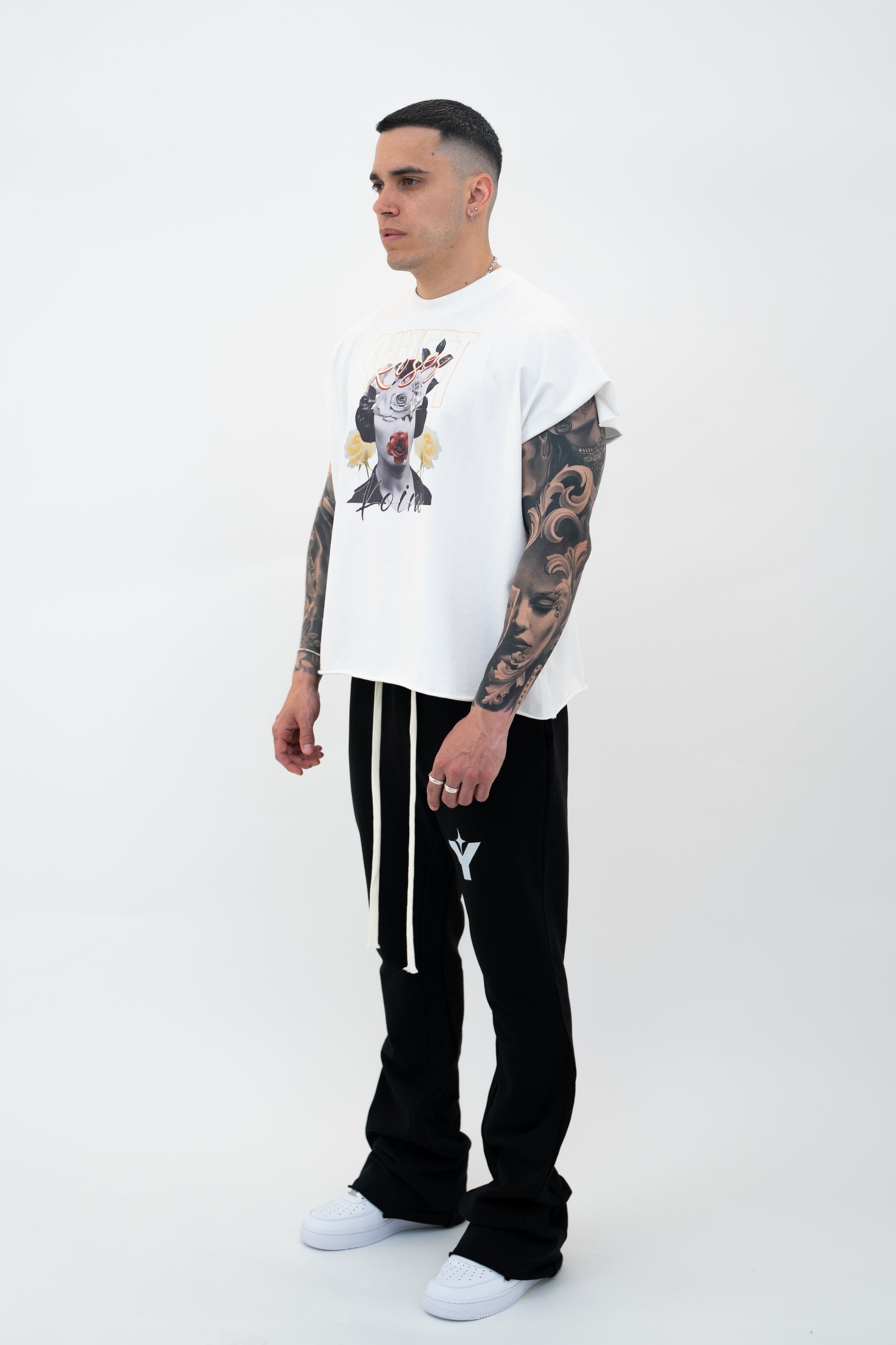 “SWEET ROSES” GRAPHIC TEE