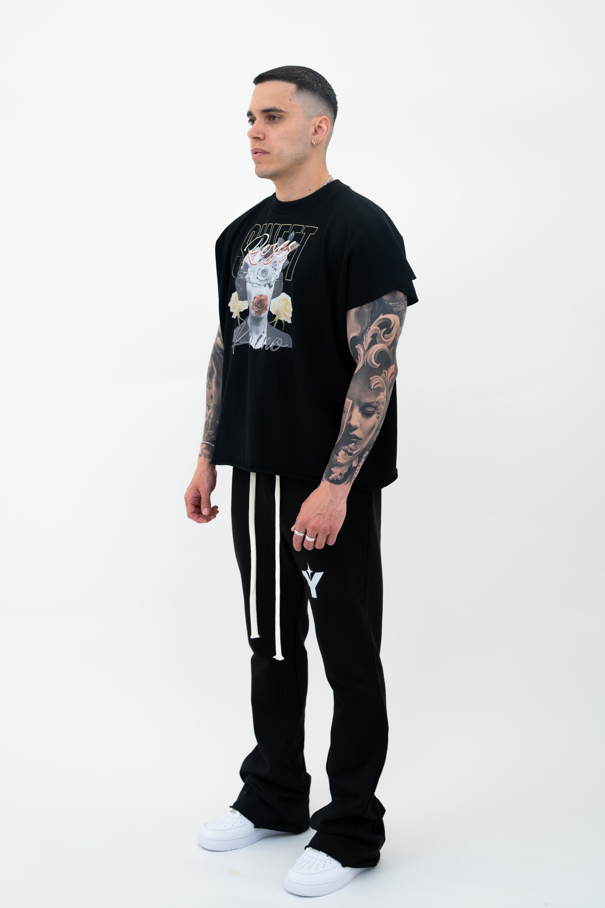 “SWEET ROSES” GRAPHIC TEE
