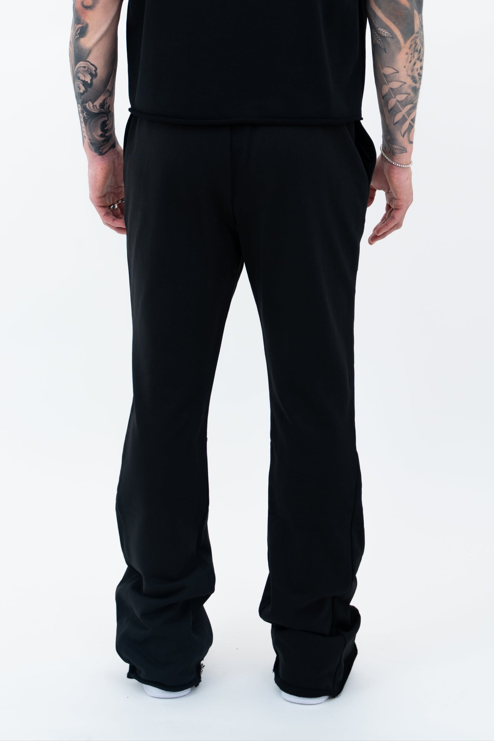 BLACK FLARED SWEATPANTS
